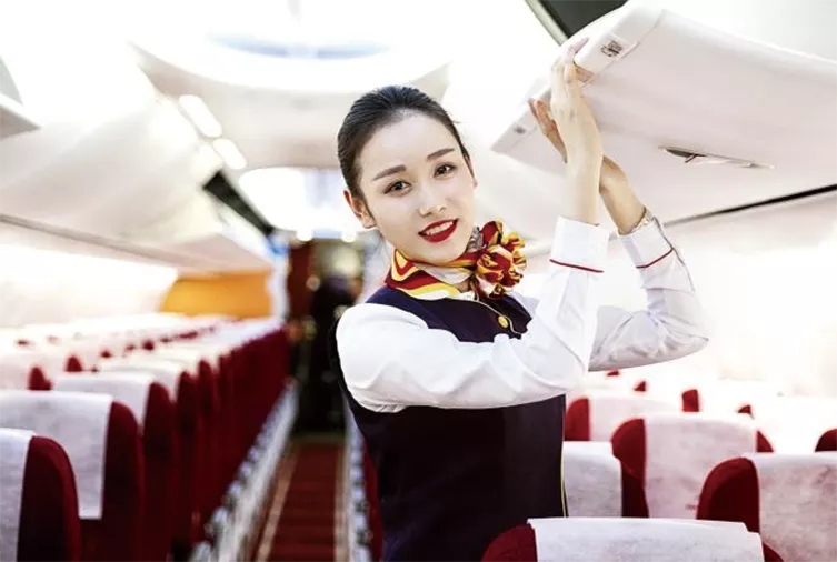 就业方向:毕业生可在国内和国际各航空公司担任民航乘务员,机场安检