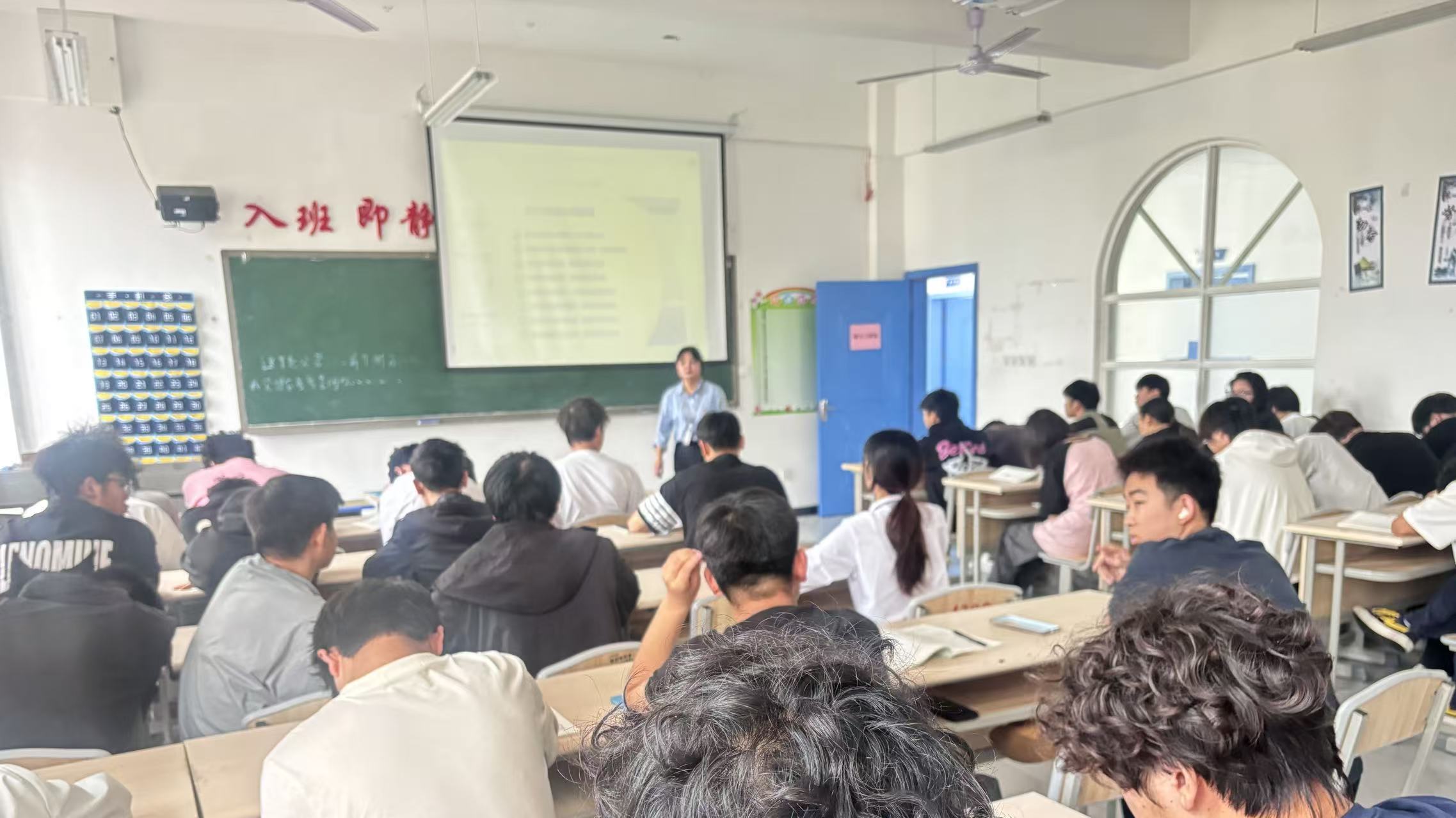 校领导深入马克思主义学院检查指导思政课教学工作