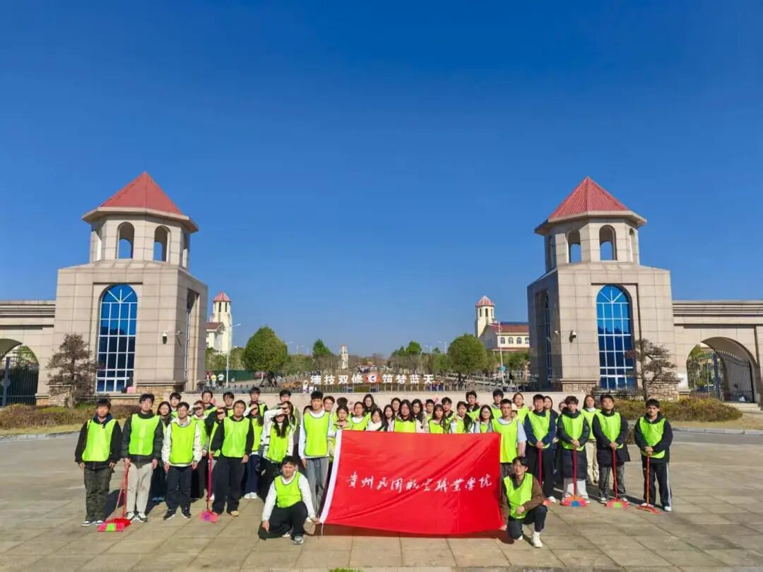 航院青年赴合旺·清扫街巷暖人心