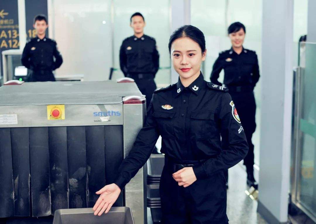 我校与贵州民航产业集团举行“民航安检培训定点合作单位”授牌仪式