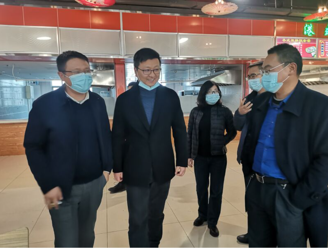 平坝区委区政府领导莅临我院检查开学工作