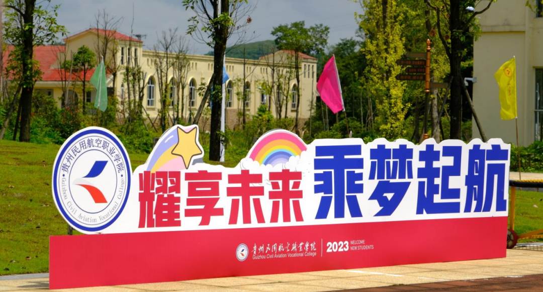 这个八月 我们不期而遇